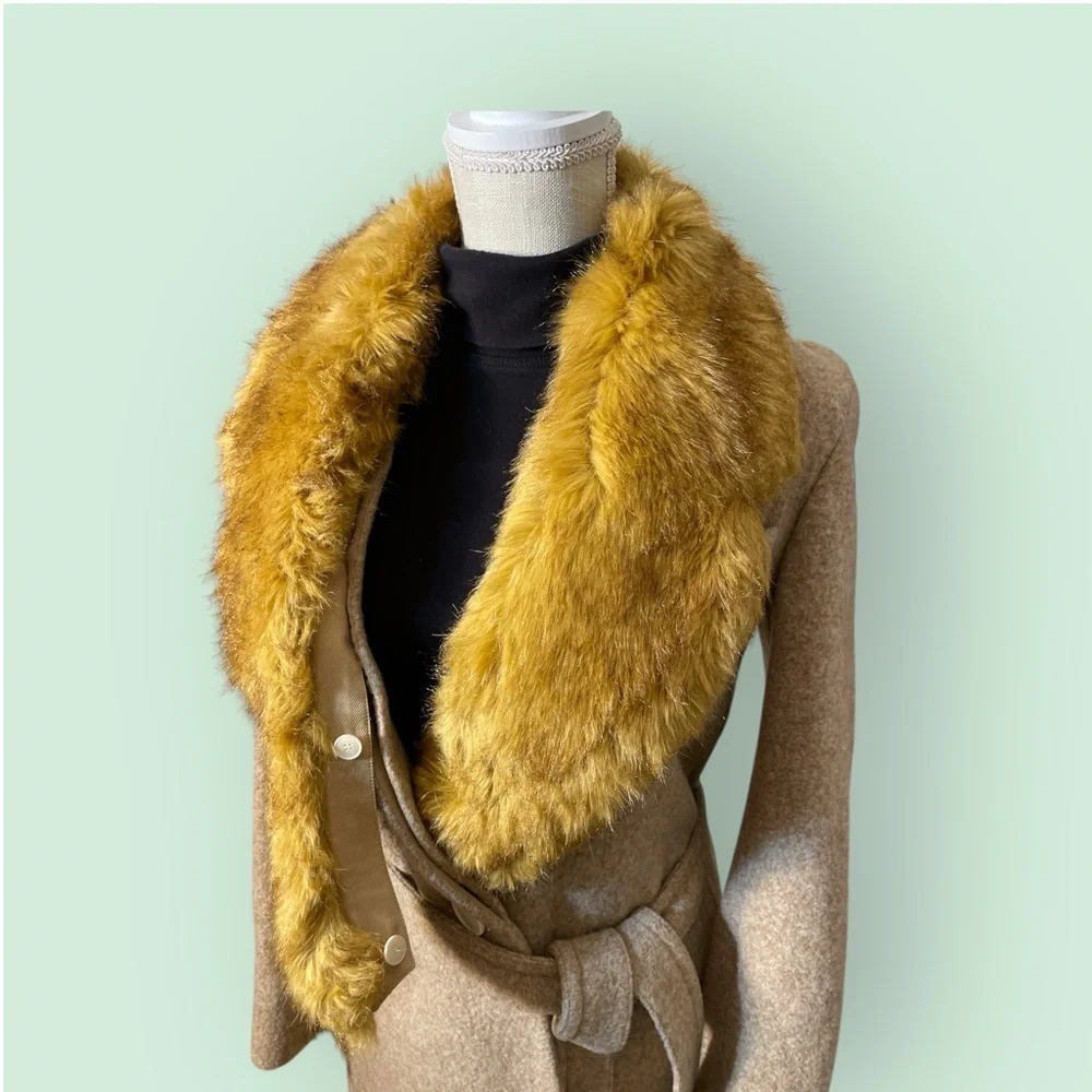 Helmut Lang Tan Trench Coat with Gold Fur Collar - Picture 4 of 16